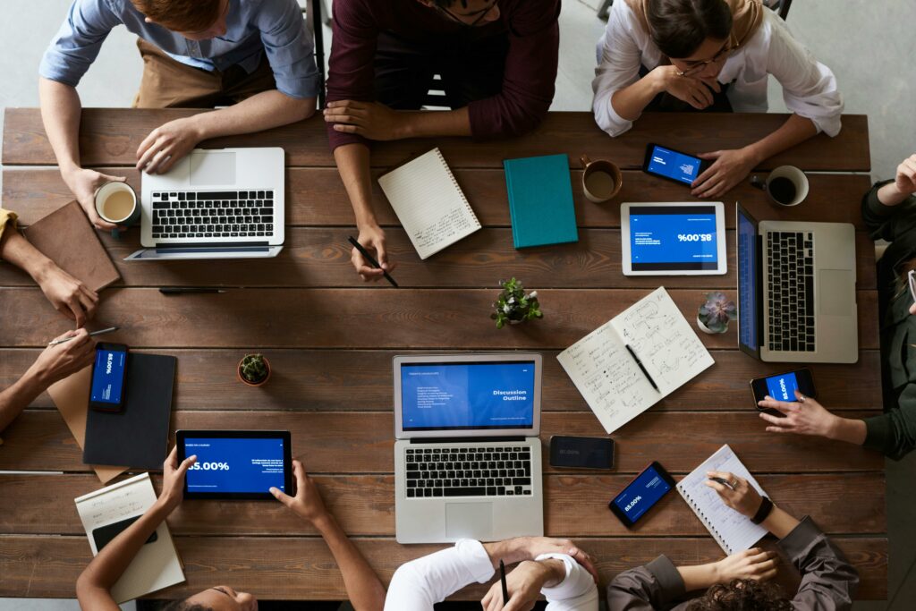 Saïna intervient quotidiennement dans les PME et les grands groupes. Avec une forte expérience acquise dans le domaine du développement mécanique, conception et simulation numérique, nous conseillons et accompagnons les projets de développements dans les différents secteurs du transport automobile, ferroviaire ou naval, dans l’aéronautique et le spatiale mais également dans les technologies innovantes.